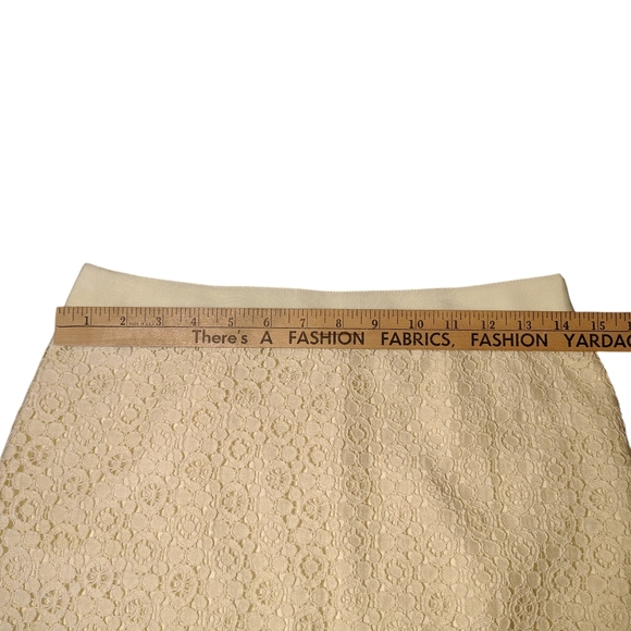 J. Crew Lace Pencil Skirt Cream Size 0 - Picture 4 of 6